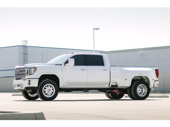 Cognito 3-Inch Elite Leveling Kit with King 2.5 Reservoir Shocks for 20-25 Silverado/Sierra 2500/3500 2WD/4WD