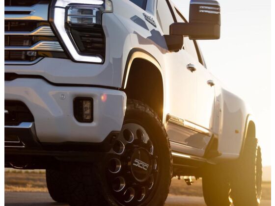 Cognito 3-Inch Elite Leveling Kit with King 2.5 Reservoir Shocks for 20-25 Silverado/Sierra 2500/3500 2WD/4WD